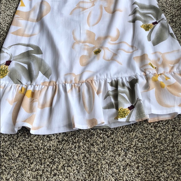 White floral ruffle dress Shein size small - Picture 4 of 5